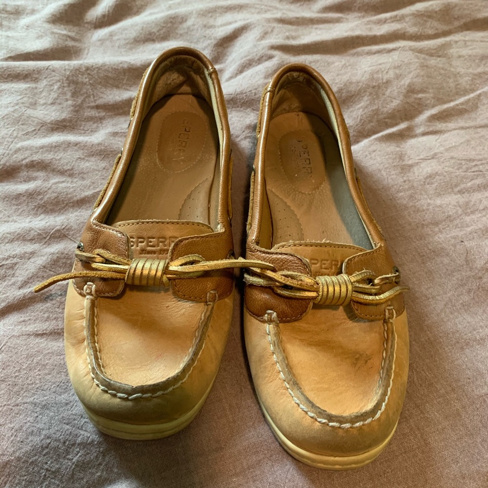 SLIP ON SPERRY SHOES